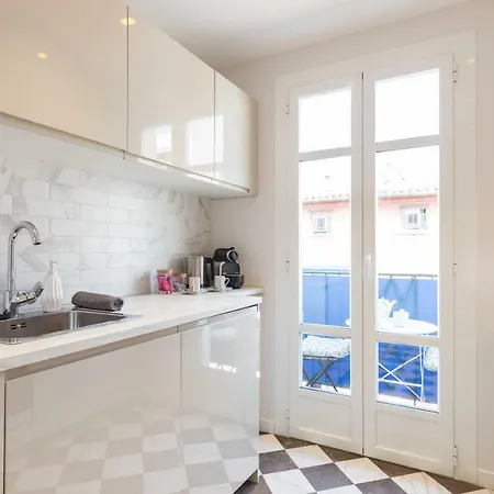 Apartment Ac & Balcony In Old Town