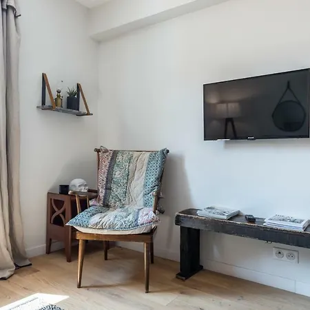 Ac & Balcony In Old Town Apartment Nice